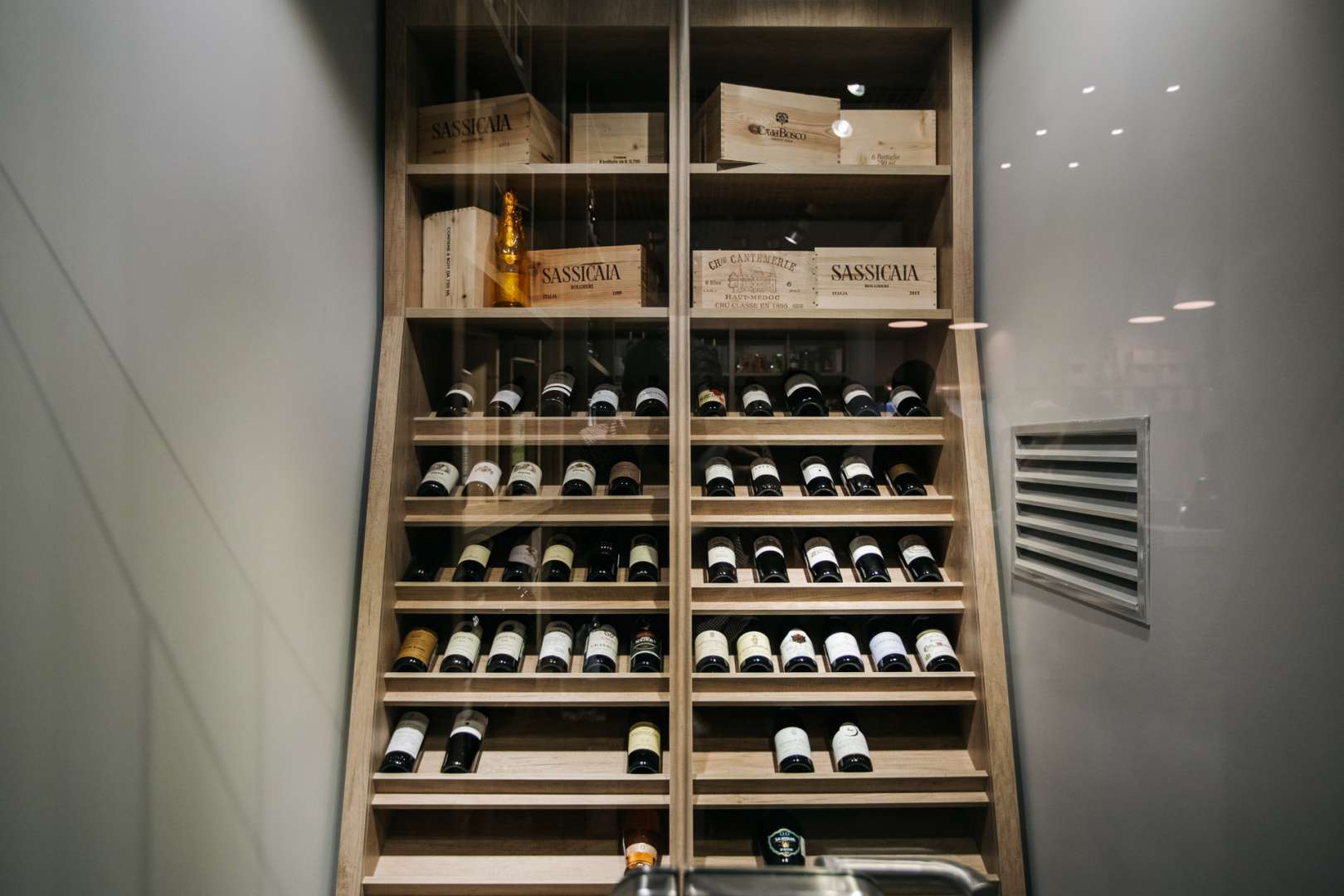 Винотека екатеринбург адреса. Top Wine Воронеж. TOPWINE Воронеж. Винотека Воронеж. Энотека бай Симпл.